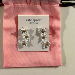 Kate Spade “into the bloom” daisy earrings